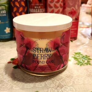 NWT STRAWBERRY POUND CAKE